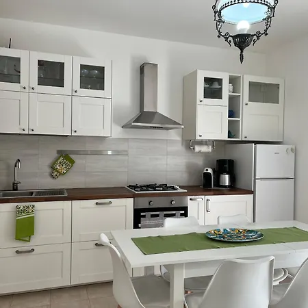 Nyaraló Euthalia Torre Archirafi